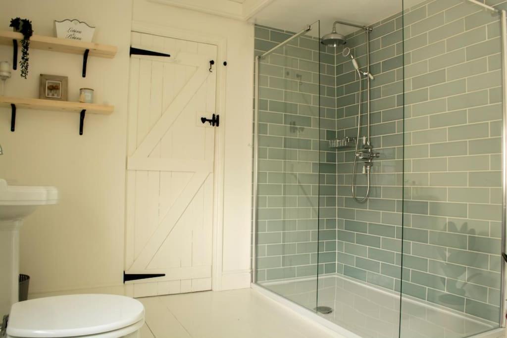 Lovely 3 Bed House In The Heart Of كيلتنهام المظهر الخارجي الصورة