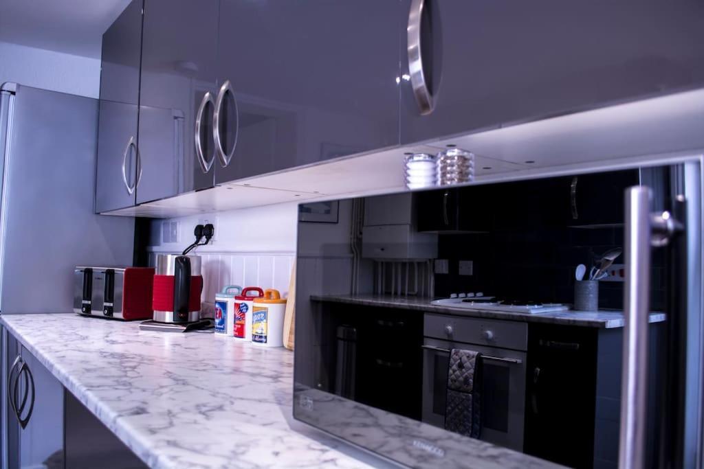 Lovely 3 Bed House In The Heart Of كيلتنهام المظهر الخارجي الصورة